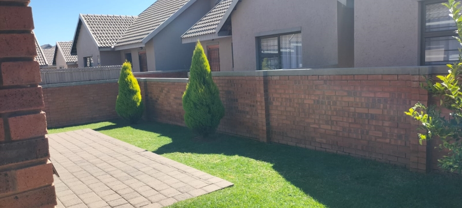 To Let 2 Bedroom Property for Rent in Heuwelsig Free State